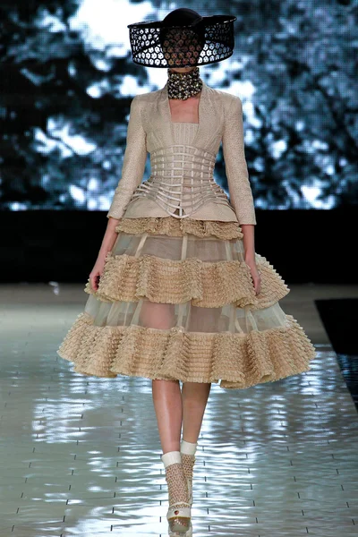 Look 13